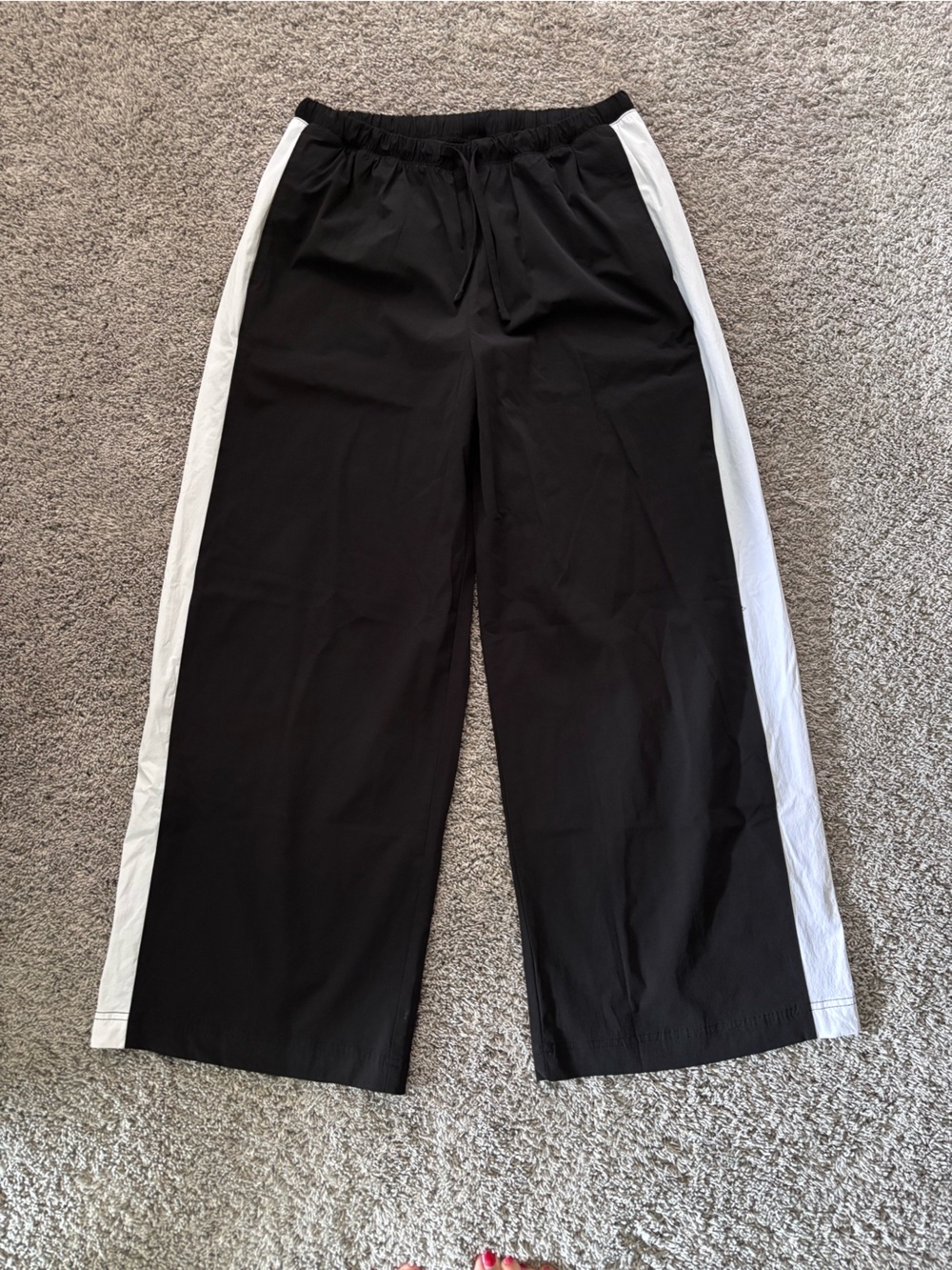 Old Navy Mid Rise Quick Dry Black/White Stripe Wide Straight Leg Pants Size M